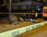 Adana’da sokak ortasında iki grup çatıştı: İki ölü, üç yaralı
