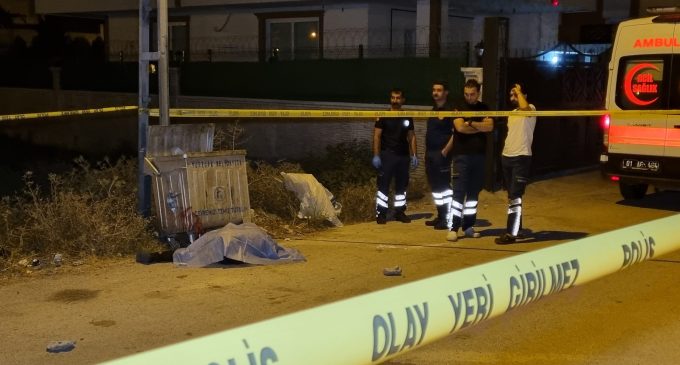 Adana’da sokak ortasında iki grup çatıştı: İki ölü, üç yaralı