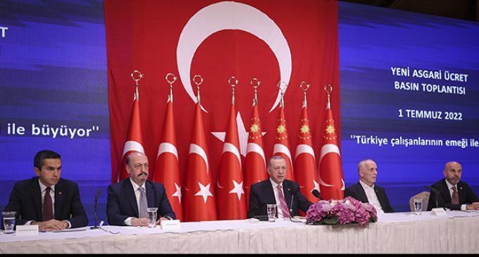 Asgari ücret masasında mikrofon açık kaldı: Erdoğan, Türk-İş Başkanı’na “Gırtlağımızı sıkmasınlar” dedi 
