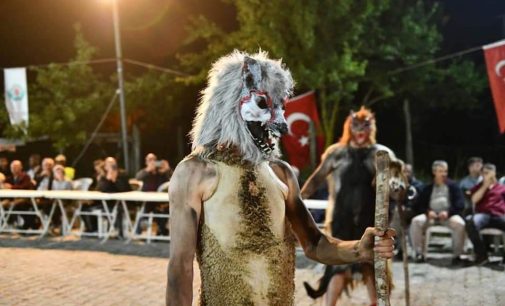 Bursa’da kestikleri kurbanların derisini giyip insanları korkutuyorlar: Atalarımızdan kalan bir gelenek