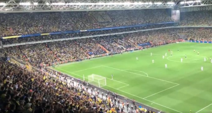 Dinamo Kiev’in gol sevinci ortalığı karıştırdı: Fenerbahçe taraftarından “Putin” sloganı