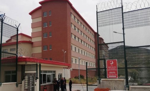 İzmir Harmandalı Geri Gönderme Merkezi’nde işkence iddiası: Baro suç duyurusunda bulundu