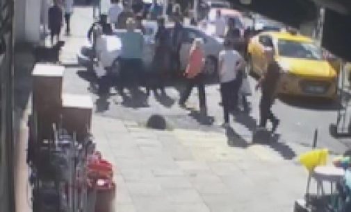 Kadıköy’de bir kadını kaçırmaya çalışan şüpheliye esnaf engel oldu