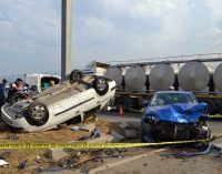 Manisa’da iki otomobil çarpıştı: Üç ölü, iki yaralı