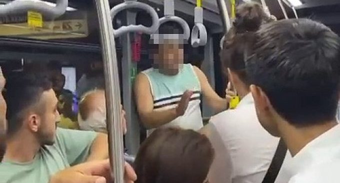 Metrobüste taciz: Kadın yolcunun fotoğrafını çeken erkek “sileceğim” diyerek kendini savundu!