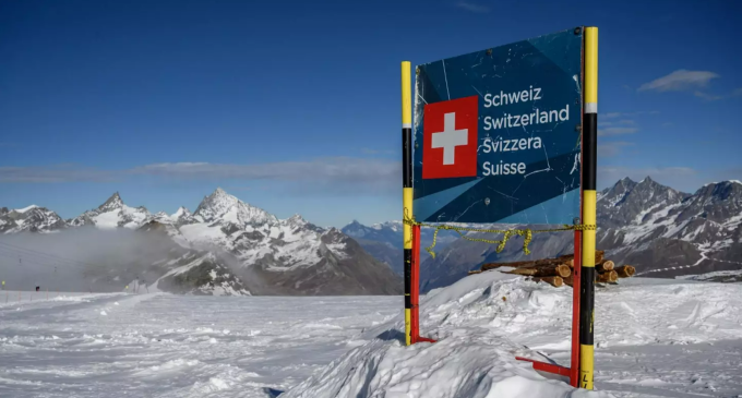 Buzullar eridi, İtalya-İsviçre sınırı kaydı