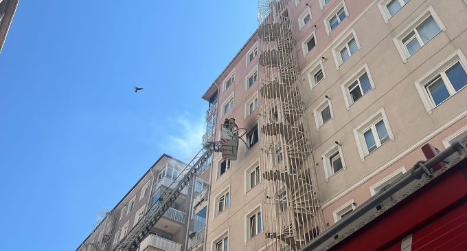 Üsküdar’da dokuz katlı bir apartmanda şiddetli patlama
