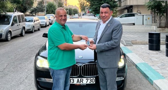 MHP’li vekil, MHP’li üyeye lüks araç hediye etti: “Kardeşime bir değil bin araba feda olsun”