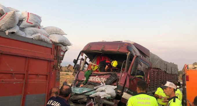 Aydın’da kamyonete arkadan çarpan TIR’ın şoförü yaşamını yitirdi: Üç kişi yaralandı