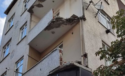 İş cinayeti: Çöken balkonla beraber düşen işçi öldü