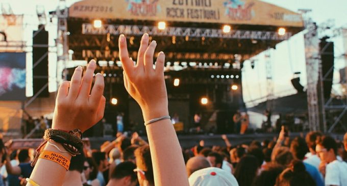 Burhaniye Kaymakamı, Zeytinli Rock Festivali’ni yasakladı: “Toplumun huzuru ve güvenliği…”