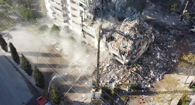 İzmir depreminde yıkılan Cumhuriyet Sitesi davası: Üç eski belediye görevlisinin ikişer yıl hapsi istendi