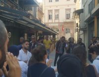 İzmir’de işten çıkarılan belediye işçilerinin direnişine polis engeli!