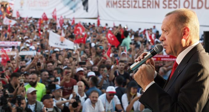 Erdoğan isim vermeden Gülşen’i hedef aldı: Milletimizin mukaddes değerlerine dil uzatanlar paçalarını kurtaramayacak