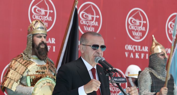 Erdoğan’dan Yunanistan’a: ”Ey Yunan bir gece ansızın gelebiliriz”