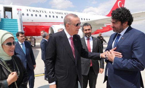 Erdoğan’ı havalimanında Hakan Taşıyan karşıladı
