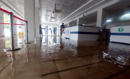 İzmir’de şiddetli sağanak: Ege Üniversitesi Hastanesi’ni su bastı