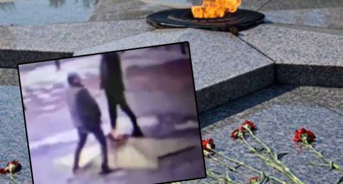 Rusya’da üç Türk turist “Sönmeyen Ateş” anıtına işedi: Tutuklandılar
