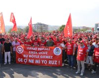 CHP’li belediyenin işçileri eylem yaptı: Geçinemiyoruz, ek zam istiyoruz, bizi oyalamayın