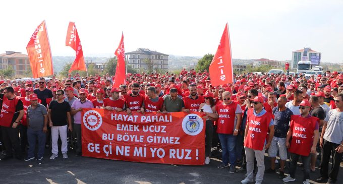 CHP’li belediyenin işçileri eylem yaptı: Geçinemiyoruz, ek zam istiyoruz, bizi oyalamayın