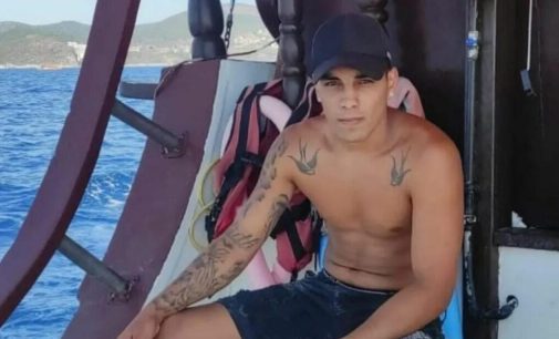 18 yaşındaki tur teknesi çalışanının ayağı pervaneye çarptı: Kopan ayak ameliyatla dikildi