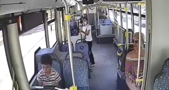 Turist aile, 10 yaşındaki çocuğunu “otobüste” unuttu