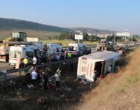 Yolcu otobüsü devrildi: Bir ölü, 30 yaralı