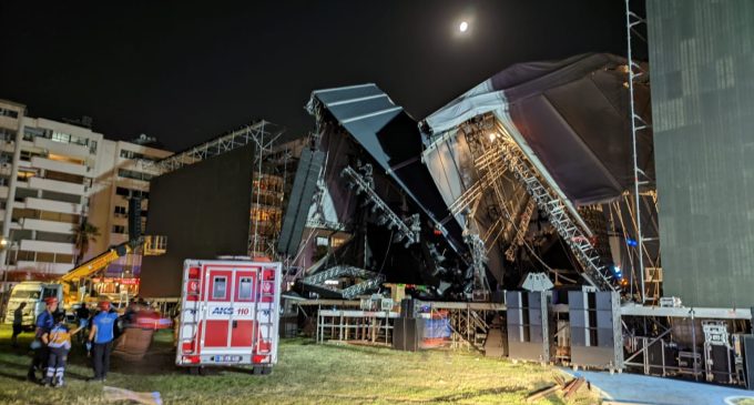 İzmir’de Tarkan konseri için kurulan platform çöktü