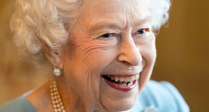 İngiltere Kraliçesi II. Elizabeth hastaneye kaldırıldı