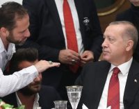 AKP’li yöneticiden doktorlara hakaret: “Bu devlet daha ne yapsın size, bu resmen şerefsizlik”