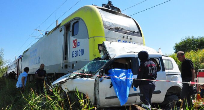 Manisa’da hemzemin geçitte feci kaza: Genç ziraat mühendisi yaşamını yitirdi