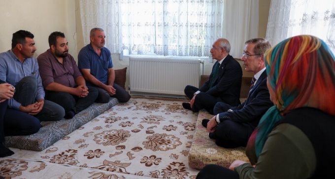 Kılıçdaroğlu, IŞİD’in yakarak öldürdüğü asker Fethi Şahin’in ailesini ziyaret etti: Sorumluları ortaya çıkaracağız