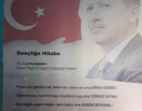 TÜGVA’nın duvara astığı “Erdoğan’ın Gençliğe Hitabesi”nin ilk cümlesi: Paranı ver…