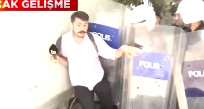 Tokatköy’deki yıkımı takip eden Halk TV muhabiri Erdinç Yılmaz’a polis saldırısı