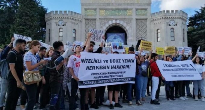 İstanbul Üniversitesi’nde yemekhane protestosu: “Öğrenci düşmanı bir karar”