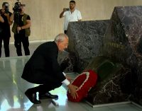 Kııçdaroğlu, Menderes ve Özal’ın mezarlarını ziyaret edip dua etti