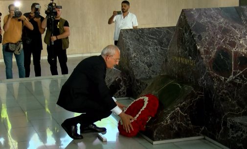 Kııçdaroğlu, Menderes ve Özal’ın mezarlarını ziyaret edip dua etti
