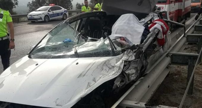 İzmir’de feci kaza: Çekiciye arkadan çarpan otomobildeki anne öldü, üç çocuğu yaralandı