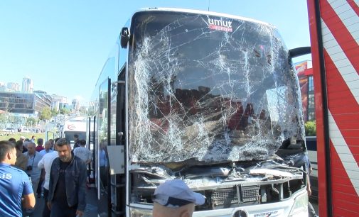 İstanbul’da üç aracın karıştığı zincirleme kaza: İki yaralı