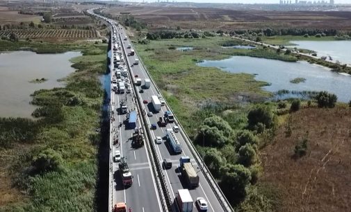 TEM’de TIR devrildi: Otoyolun Edirne istikameti trafiğe kapandı