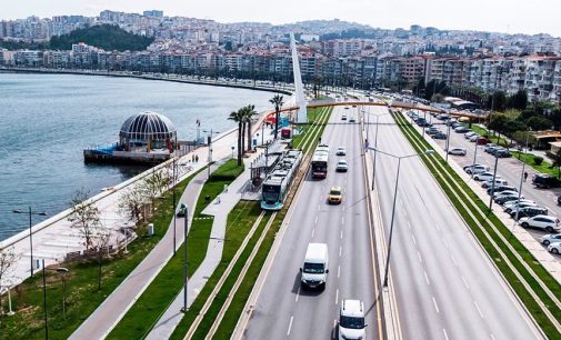 İzmir’de tramvay güvenlik görevlisi otomobilin çarpması sonucu yaşamını yitirdi: Ailesinden “ihmal” iddiası