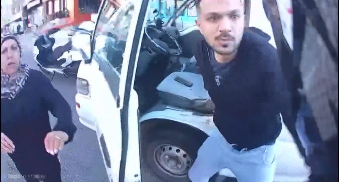 Trafikte tartıştığı motosikletliyi yedi yerinden bıçakladı: Serbest kaldı