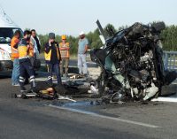 Yozgat’ta otomobil köprü bariyerine çarptı: Üç ölü, bir yaralı