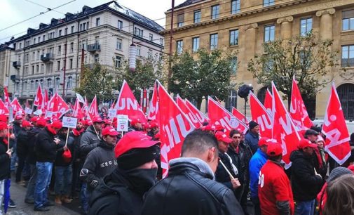 İsviçre’de inşaat işçileri sokakları terk etmiyor