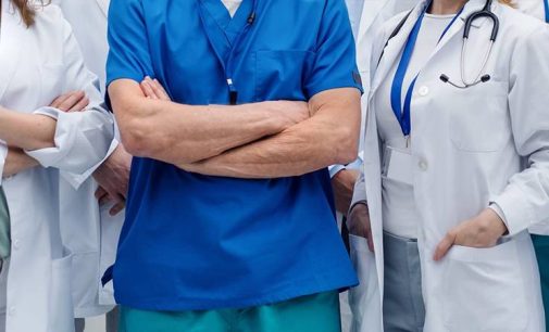 Serbest çalışan hekimlere kısıtlama geliyor: 10 bin doktor etkilenecek