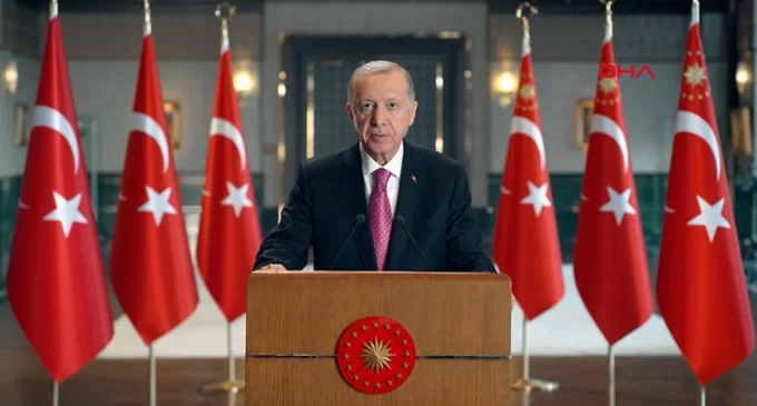 Erdoğan 29 Ekim mesajında kendini övdü: “Türkiye’yi demokrasisi örnek alınan ülke yaptık”