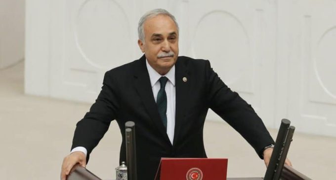Eski Tarım Bakanı Fakıbaba hem vekillikten hem AKP’den istifa etti