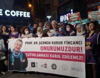 İzmir’de TTB Başkanı Şebnem Korur Fincancı için eylem: “Hukuk çıplak bir şiddet aracı haline geldi”