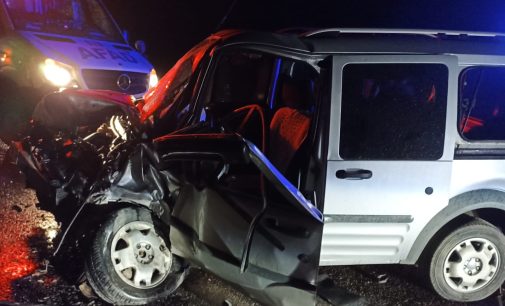 Bitlis’te ölümlü kaza: Hafif ticari araç ile otomobil kafa kafaya çarpıştı