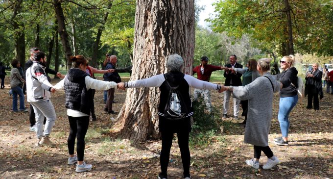 Edirne’de asırlık orman arazisine yapılacak “millet bahçesi” için eylem: Yurttaşlar “insan zinciri” oluşturdu